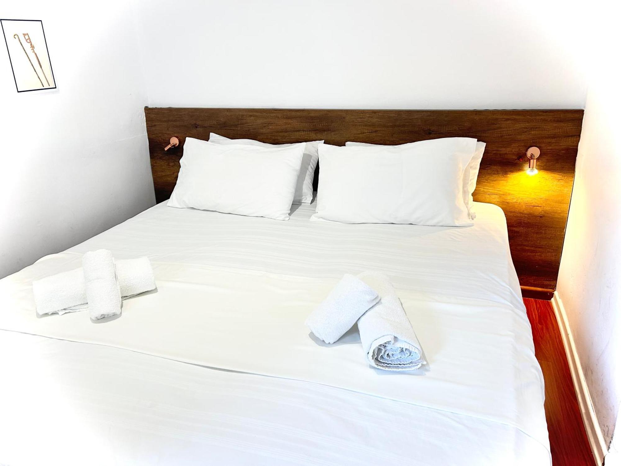 Budget Retreat Tirana & Studios Экстерьер фото