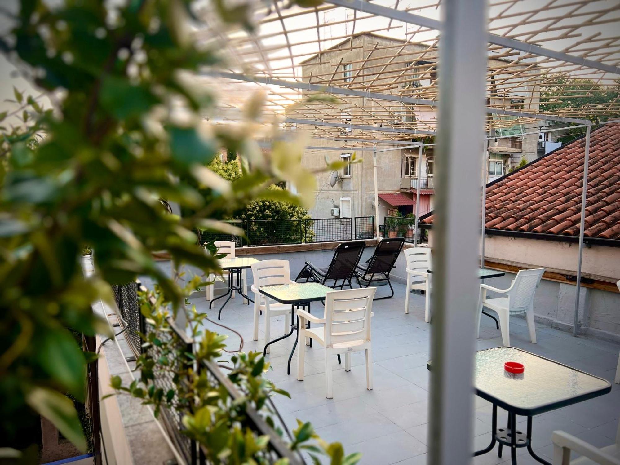 Budget Retreat Tirana & Studios Экстерьер фото