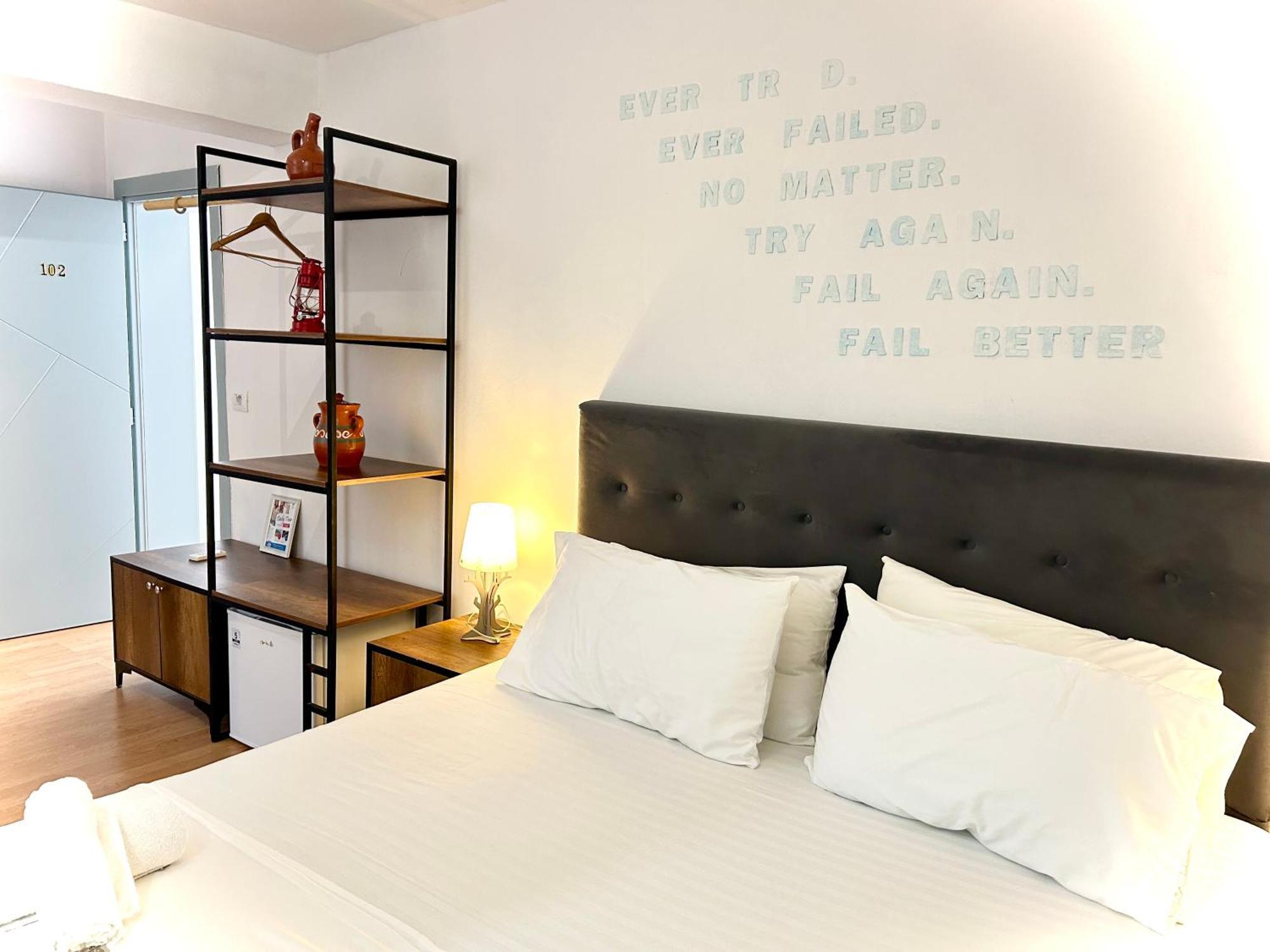 Budget Retreat Tirana & Studios Экстерьер фото