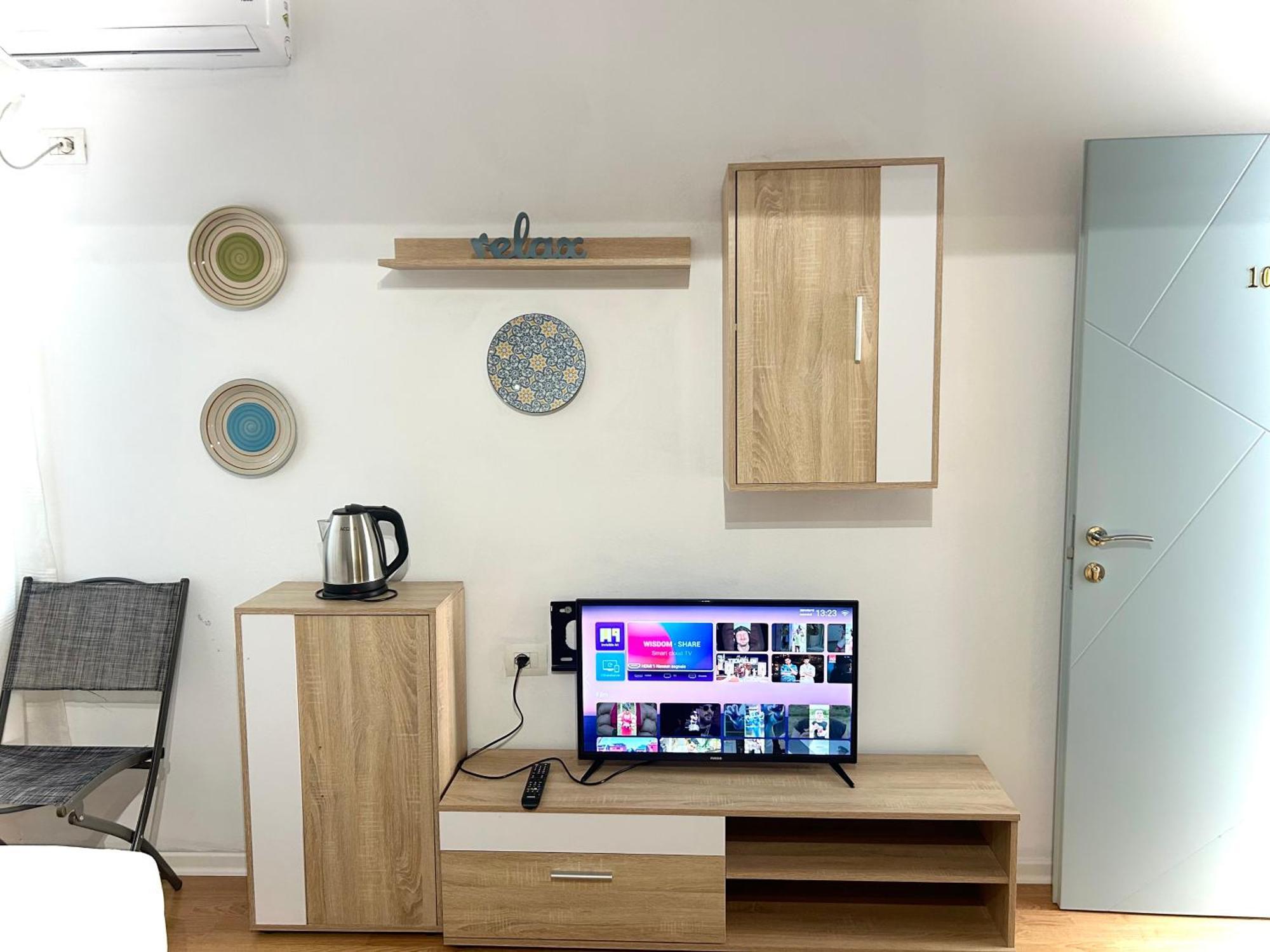 Budget Retreat Tirana & Studios Экстерьер фото