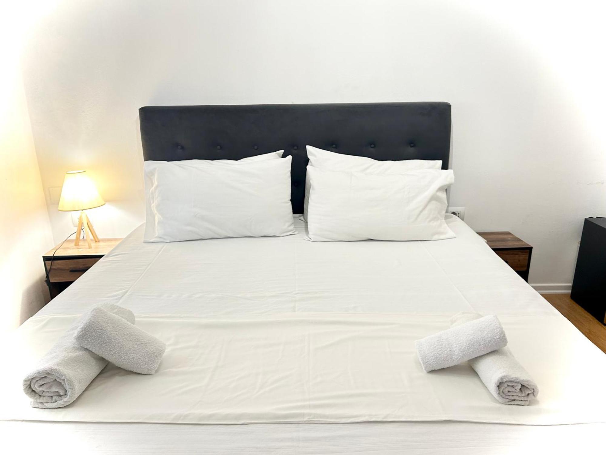 Budget Retreat Tirana & Studios Экстерьер фото