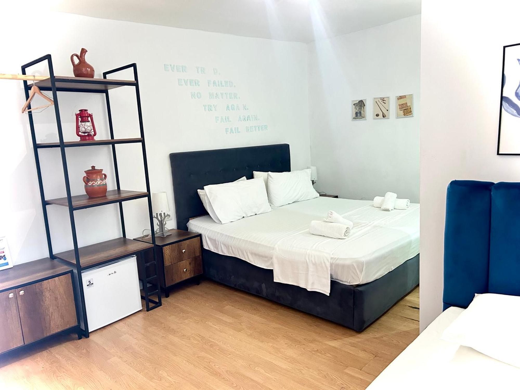 Budget Retreat Tirana & Studios Экстерьер фото