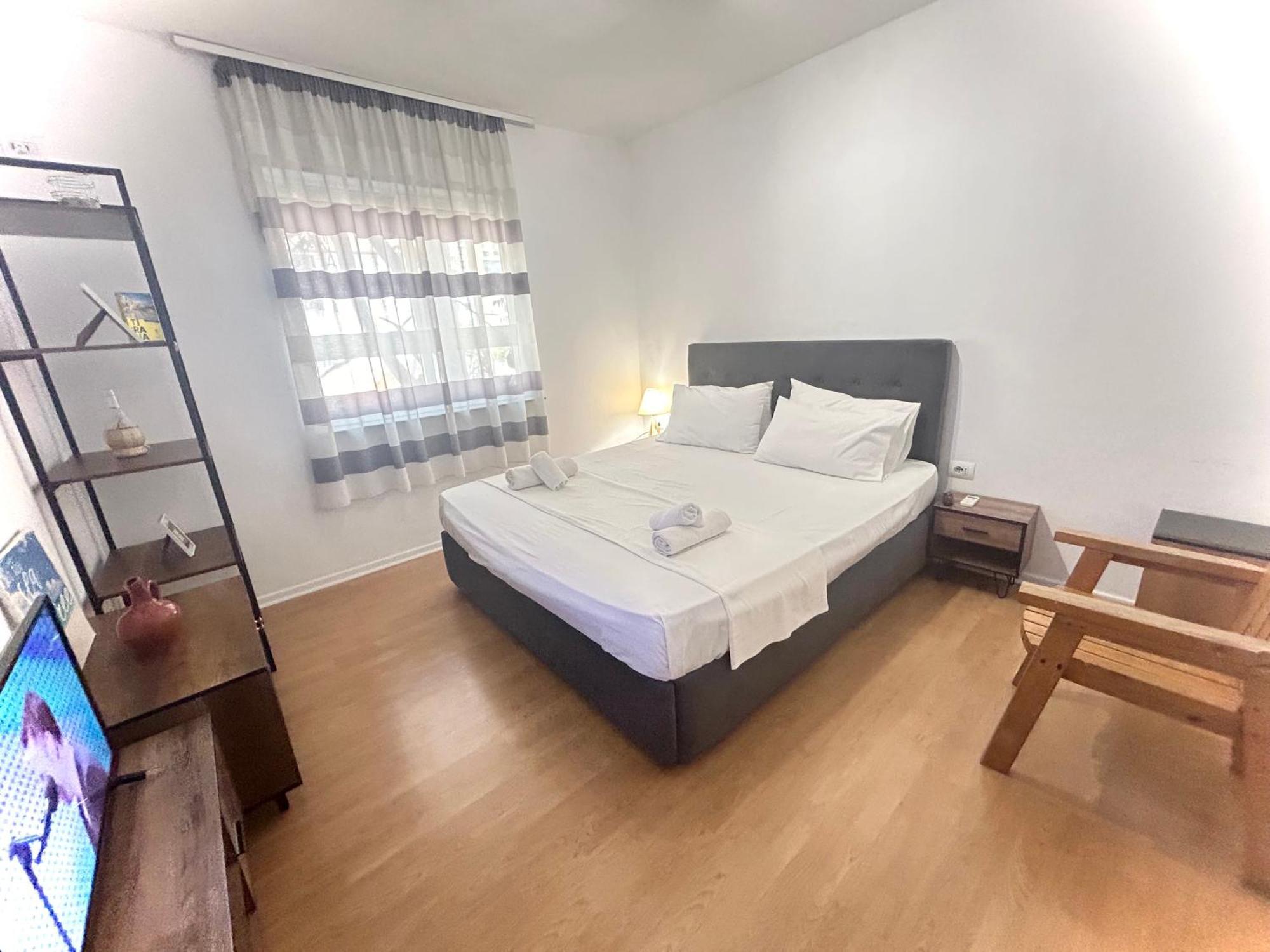 Budget Retreat Tirana & Studios Экстерьер фото