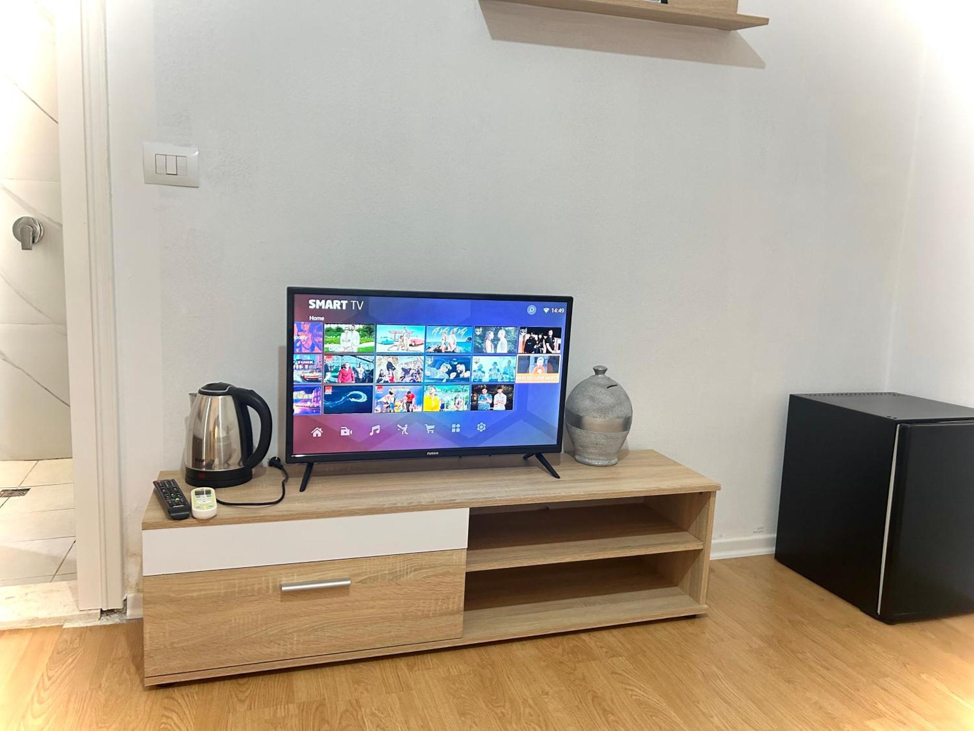Budget Retreat Tirana & Studios Экстерьер фото