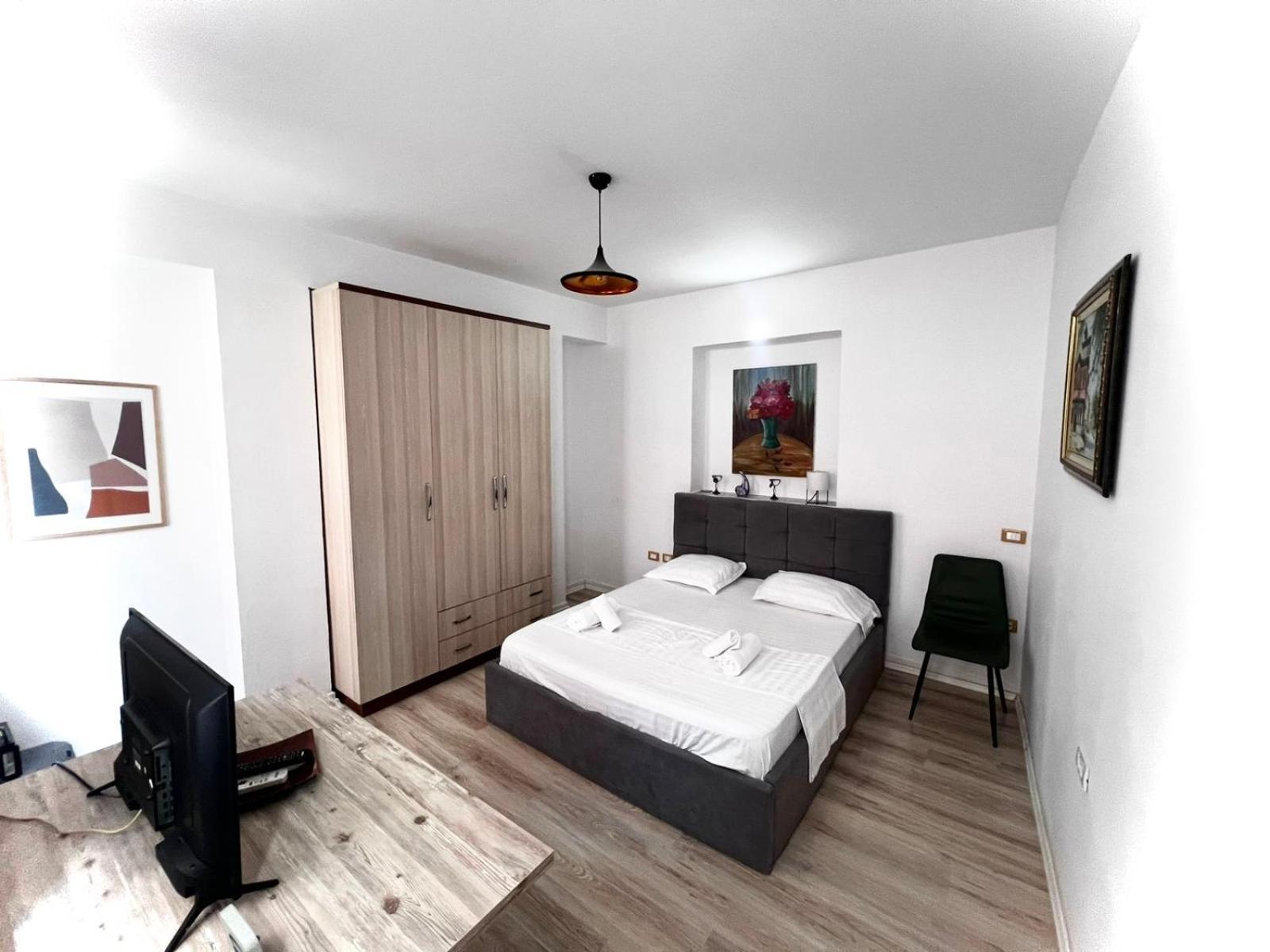 Budget Retreat Tirana & Studios Экстерьер фото